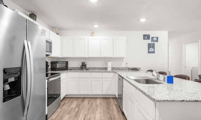 Avis Oaks Maison | Charming 4-bedroom house with WiFi and AC in pleasant Spring Hill