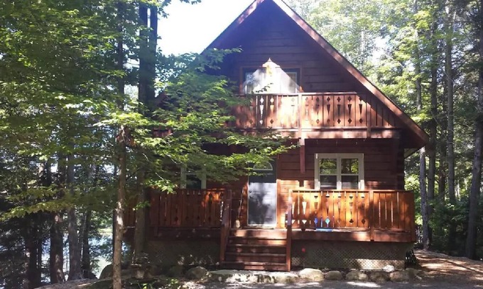 North Kawartha Cottage | Charmant chalet de chalet en bois rond 4 saisons au bord du lac