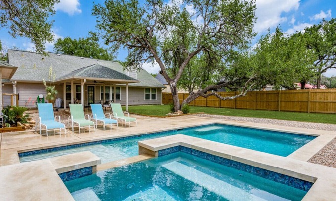 Johnson City Maison | Charming 4BDRM Home / Pool & Hot Tub / Near Wineries!