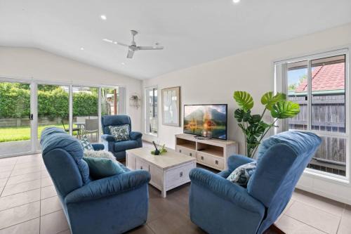 Wynnum Maison | Charming 4Bedroom Home Near Train Station and Beaches