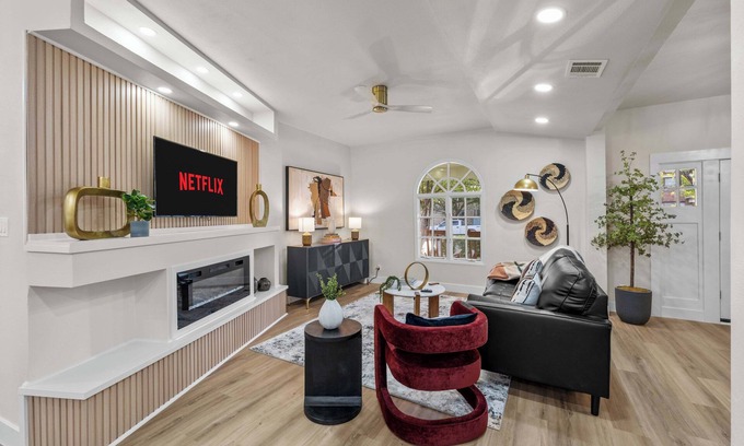 Kessler Maison | Charming 4BR | Deck + Pets OK I Bishop Arts