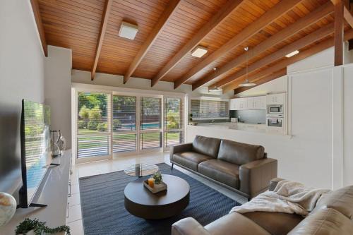 Robertson Maison | Charming 4BR House w Pool and Parking near Sunnybank