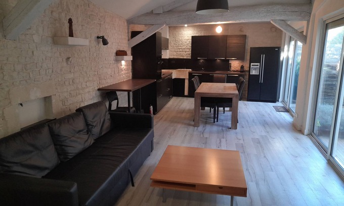 Croix Chapeau Maison | GRANDE MAISON 16 personnes 5 chambres 3 salles de bain LA ROCHELLE