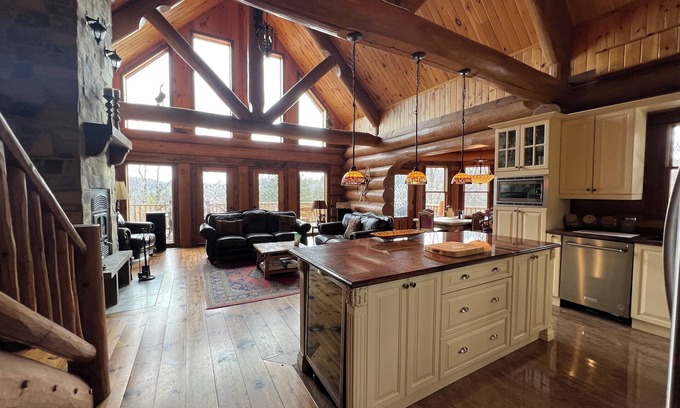 Wentworth Cabine | Charming 5-bedroom cabin with AC and WiFi