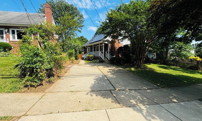 Kensington Maison | Charming 3-bedroom house in peaceful Kensington with parking near DC