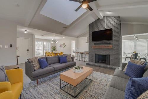 Plano Maison | Charming 5BD-3BA in the Heart of Plano -Sleeps 10