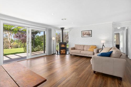 Carwoola Maison | Charming 6-Bed Farmstay with Tree House