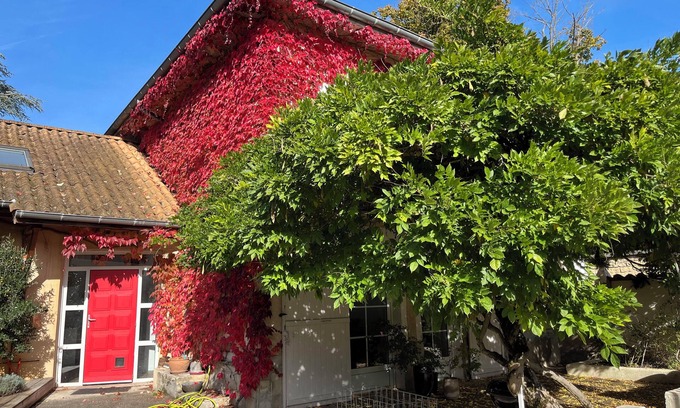 Nivolas-Vermelle Maison | Hébergement de charme avec spa 🏡 🧘‍♂️🌿 Et borne de recharge électrique 🚗
