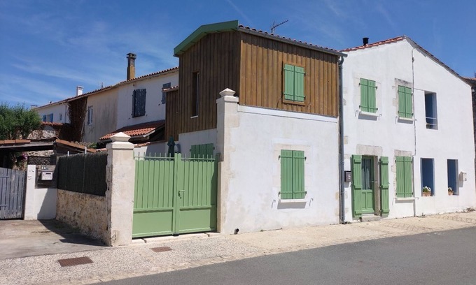 Nieul-sur-Mer Maison | hébergement charmant proche La Rochelle et Île de Ré .mer à 500 m