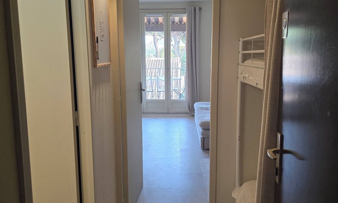 Les Lecques Appartement | CHARMING AIR-CONDITIONED STUDIO WITH SEA VIEW