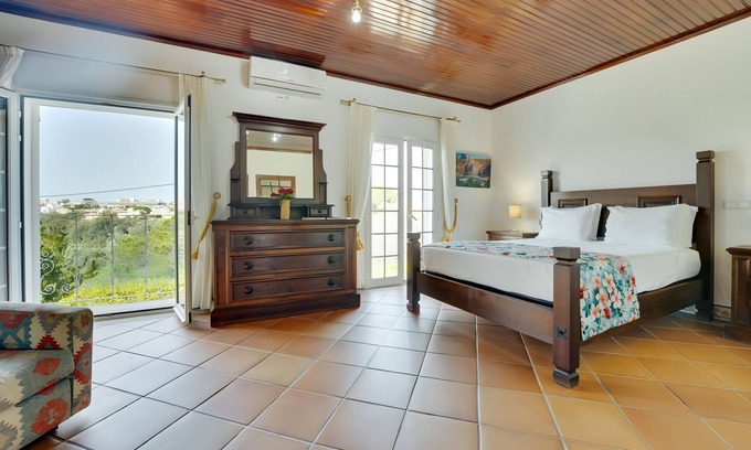 Albufeira Hôtel | Charming Algarve Escape | Relax in Comfort & Explore the Coastline & Nightlife