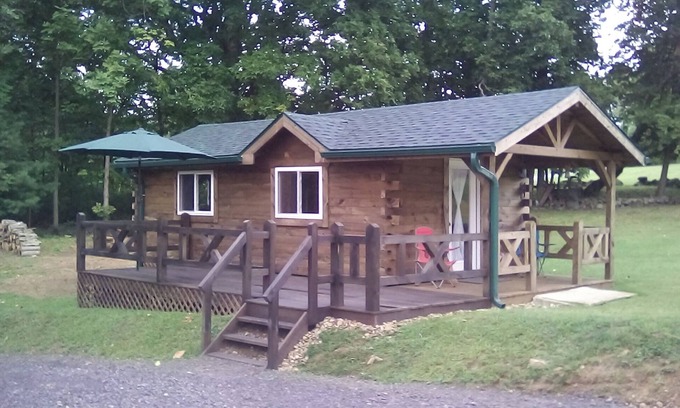 Carlton Cabine | Charming Amish-Built Log Cabin in Utica, PA