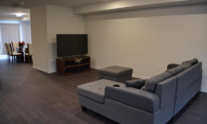 Durham Region Lit Et Petit-Déjeuner | Charming and Cozy 3 BDR Townhouse