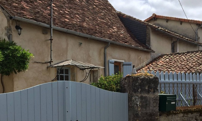 Corgnac-sur-l'Isle Cottage | Gîte de caractère charmant et paisible pour deux!