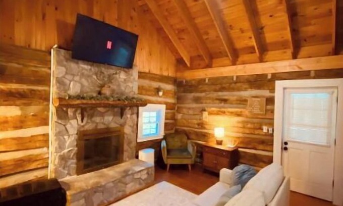 Piper Gap Cabine | Charming and modernized 1800's Creekside Cabin w/Hot Tub and 5 minutes to I-77