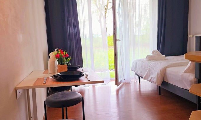 Amberg Appartement | Charming and peaceful studio with gorgeous green backyard view. Energy boosting