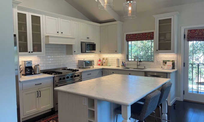 Almonte Cottage | Charming and private detached cottage unit with AC in beautiful Mill Valley