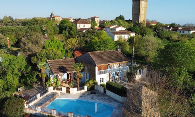 Montesquiou Lit Et Petit-Déjeuner | Charming and Private Guest Room in Bassoues