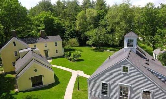 Kennebunkport Appartement | Un pays qui se sent très proche du Dock Square à Kennebunkport - Chiens Bienvenue!