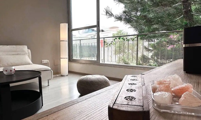Old North Appartement | Charming and Spacious 1BR Park View Apartment