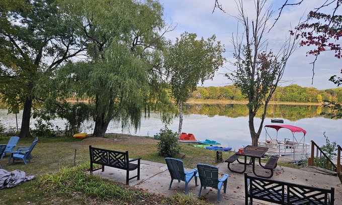 Forest Lake Maison | Charming and spacious 5 bedroom, 3 bath,19 guest home on peaceful keewahtin lake