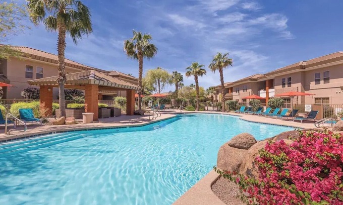 South Scottsdale Station Balnéaire | Charming and Spacious 2-bedroom Resort with AC, Fitness, and Pool in Scottsdale
