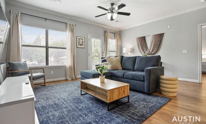 West Campus Appartement | Charming and Spacious Apt in Austin with a Pool