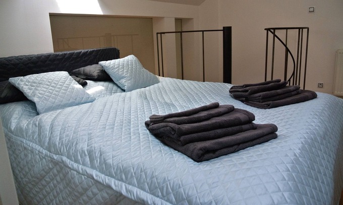 Letna Appartement | Appartement duplex charmant et uniquement espacé - à pied de tous les principaux lieux