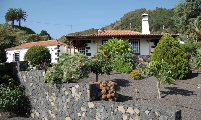 Villa de Mazo Appartement | Charmante Maison Tres Pinos avec piscine privée et jardins luxuriants