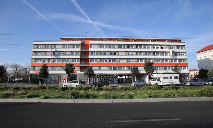 Chevilly-Larue Hôtel | Charming Apartment w/ Kitchenette Steps from Vibrant Market & Metro