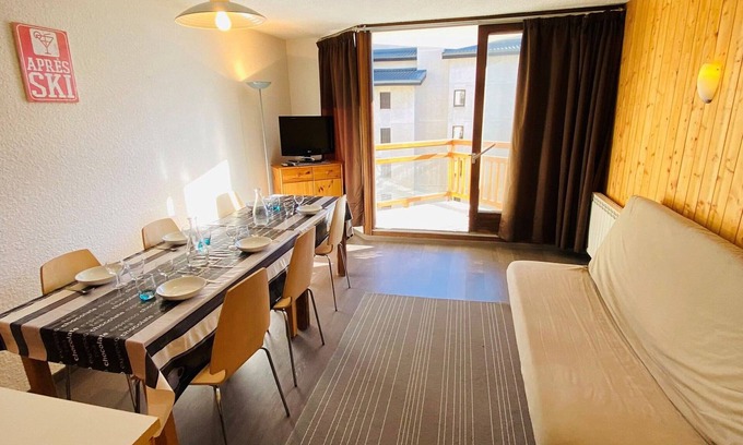 Les Deux Alpes Appartement | Charmant T2 au pied des pistes avec balcon exposé sud, idéal pour 6 personnes, proche commerces!
