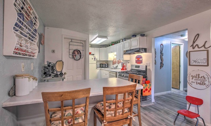Logan Appartement | NEW! Charming Apt < 1 Mi to Logan River & Zootah!