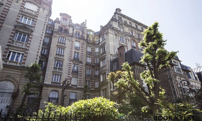 16th Arrondissement Appartement | APPARTEMENT DE CHARME 70 m2 situé dans une avenue privée du 16 è arrondissement