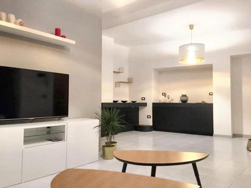 Catania City Centre Appartement | Charming Apartment in Catania with Balcony and City View