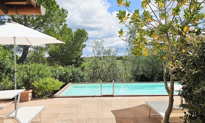 Empoli Appartement | Appartement avec piscine partagée, grand jardin avec vue splendide