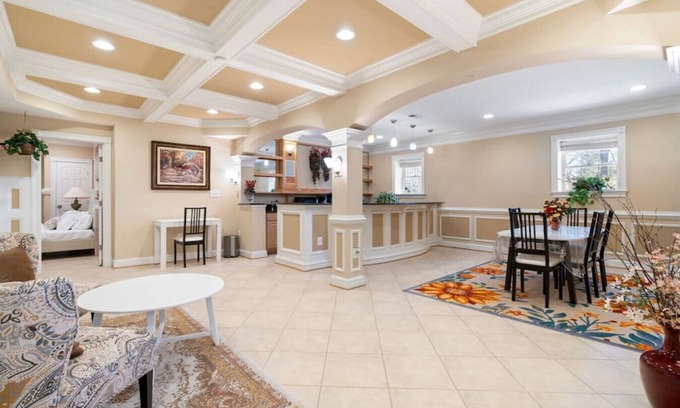 Chantilly Appartement | Charming Apartment Suite, 2 BDR, 1 BATH, Location!