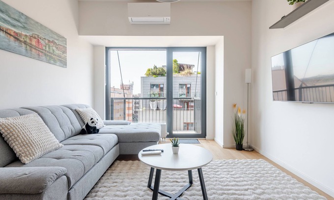 Holesovice Appartement | Charming 1-bedroom apartment with AC, Balcony and Free Parking in lovely Prague