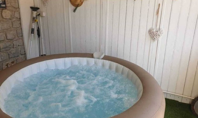 Quissac Appartement | Charming apartment with private jacuzzi