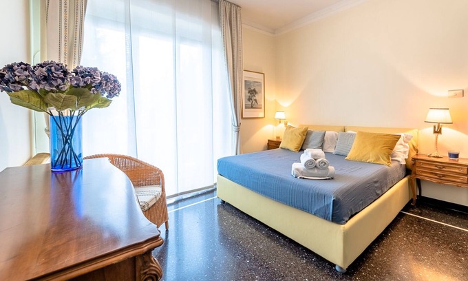 Albaro Appartement | Charming apartment with balconies, private car parking, seaside area