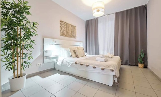 Ilot Sacre Appartement | Charming Apt in Heart of Grand Place 1