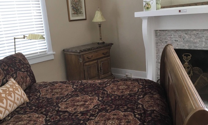 Forest Hills Appartement | Charming apt in lovely east Forest Hills suburb of Pgh w/ AC, WiFi US OPEN