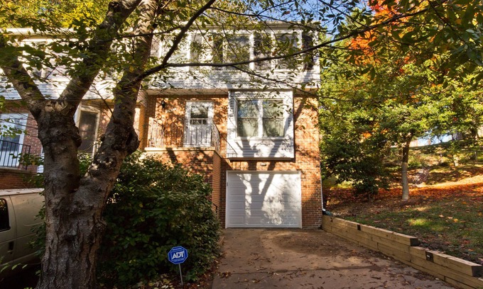 Nauck Maison | Maison de ville moderne à Shirlington (3 chambres / 2 salles de bain)
