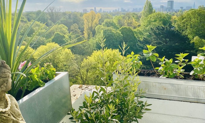 St. Johns Wood Appartement | Charmant appartement Art Déco avec vue sur le Regents Park et balcon