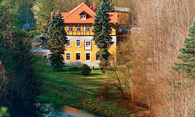 Grossschirma Villa | Charmant appartement au dernier étage d'une villa avec parc à Großschirma