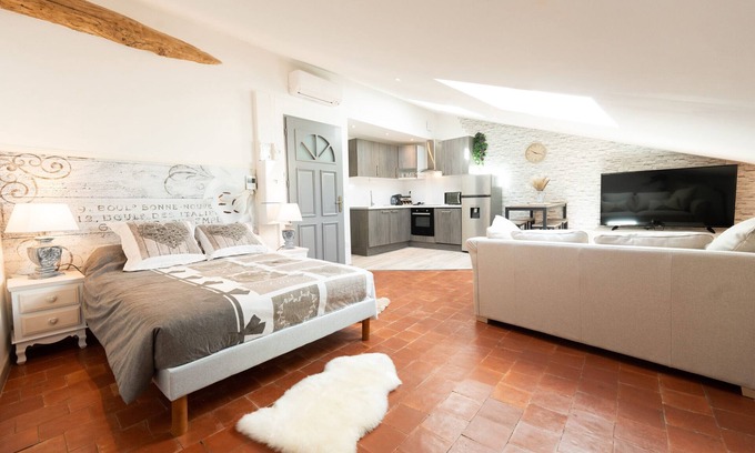 Riez Appartement | : Charming Attic Apartment - 3 Star Rated