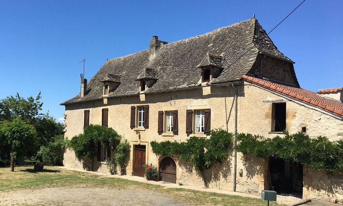 Maleville Autre | Maison de charme en Aveyron au cœur de la nature près d'un chemin de randonnée.