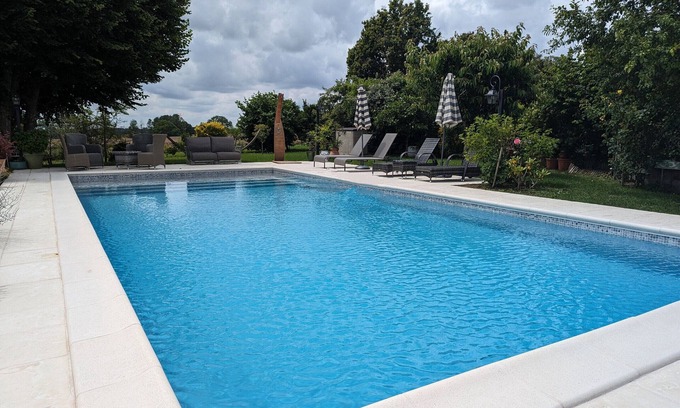 Paulnay Lit Et Petit-Déjeuner | Charmante Chambre d'Hôtes avec Piscine Chauffée et Terrasse Privative dans le Parc de la Brenne