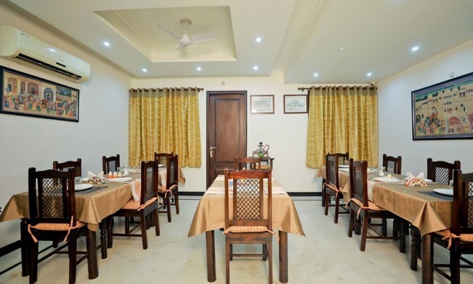 Basai Maison | Charming B&B with WiFi and AC in Wise Villa Agra 2