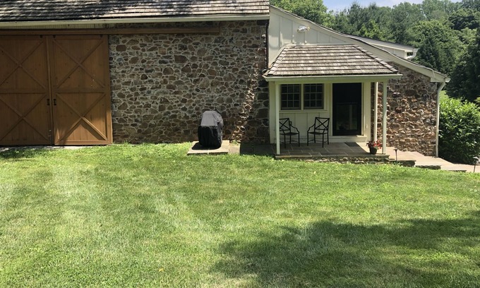 Gradyville Maison | Charming barn apartment in Radnor Hunt