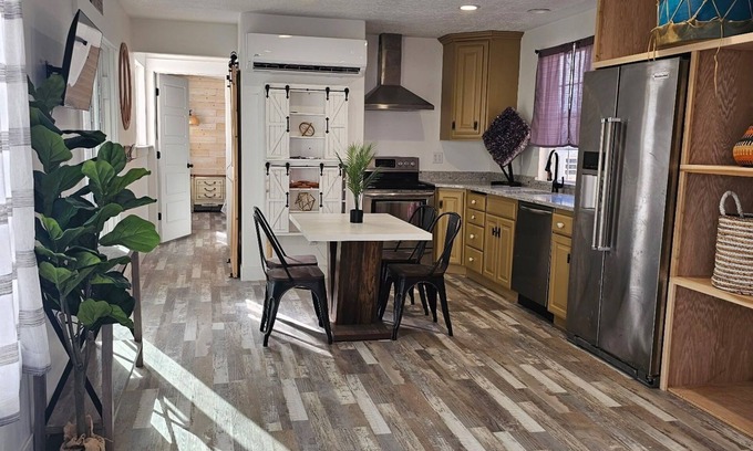 Nephi Maison | Charming barn in Nephi with WiFi and AC - perfect getaway